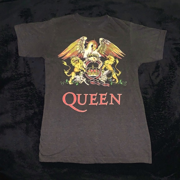 Hot Topic Tops - Queen T-shirt